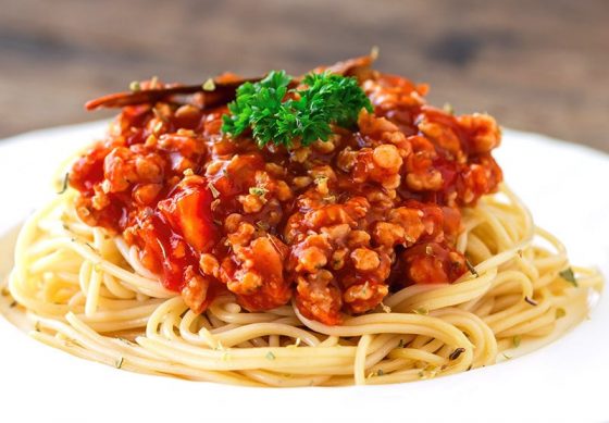 Meat-Lover's Slow Cooker Spaghetti Sauce - Fast and Slow Cooking