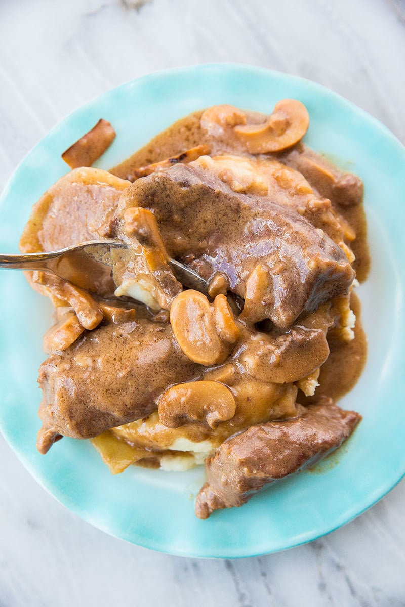 slow cooker cube steak on blue plate