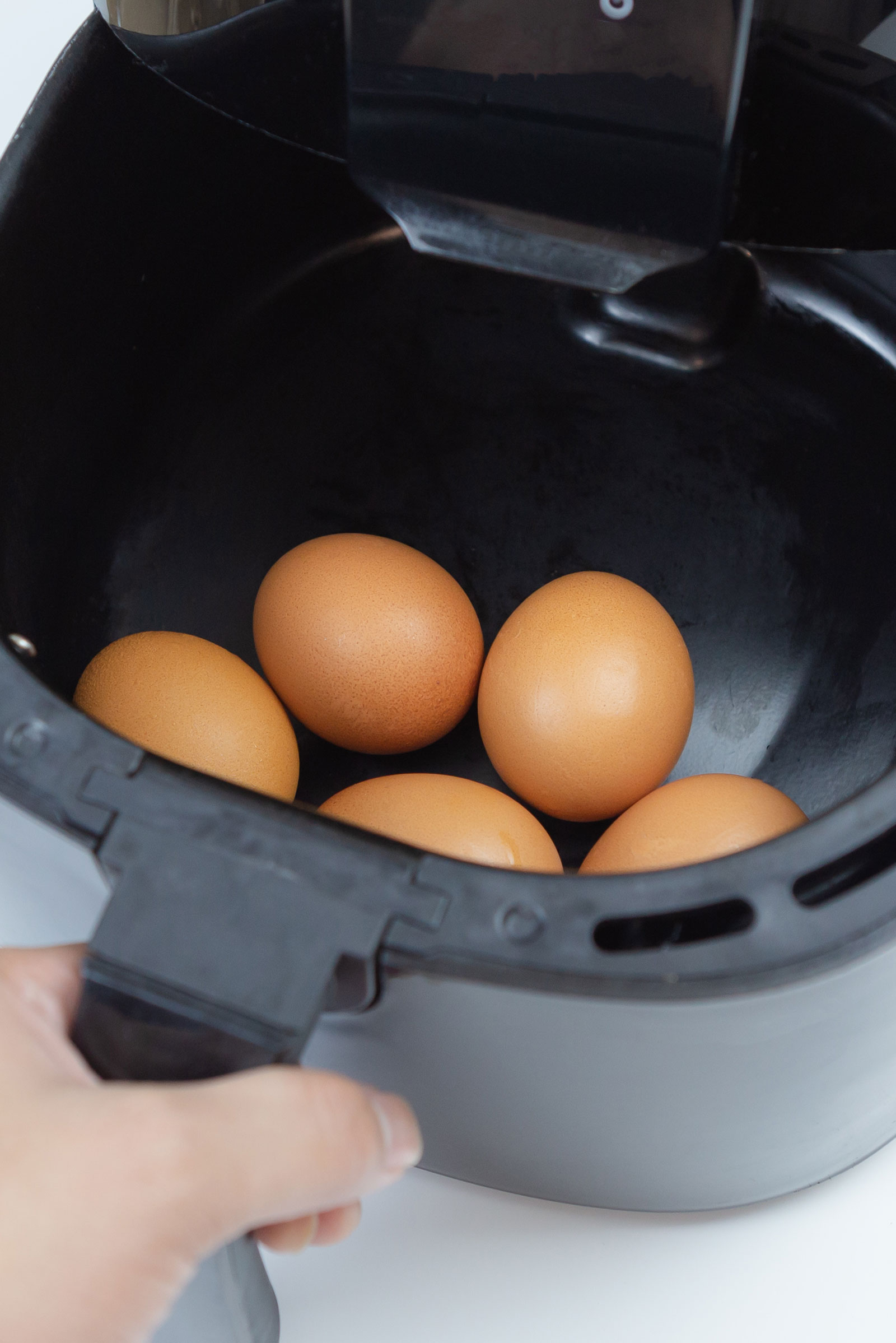 Air Fryer Hard Boiled Eggs - The Kitchen Magpie