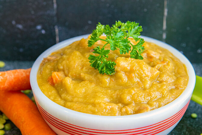 Instant Pot Split Pea Soup - The Kitchen Magpie