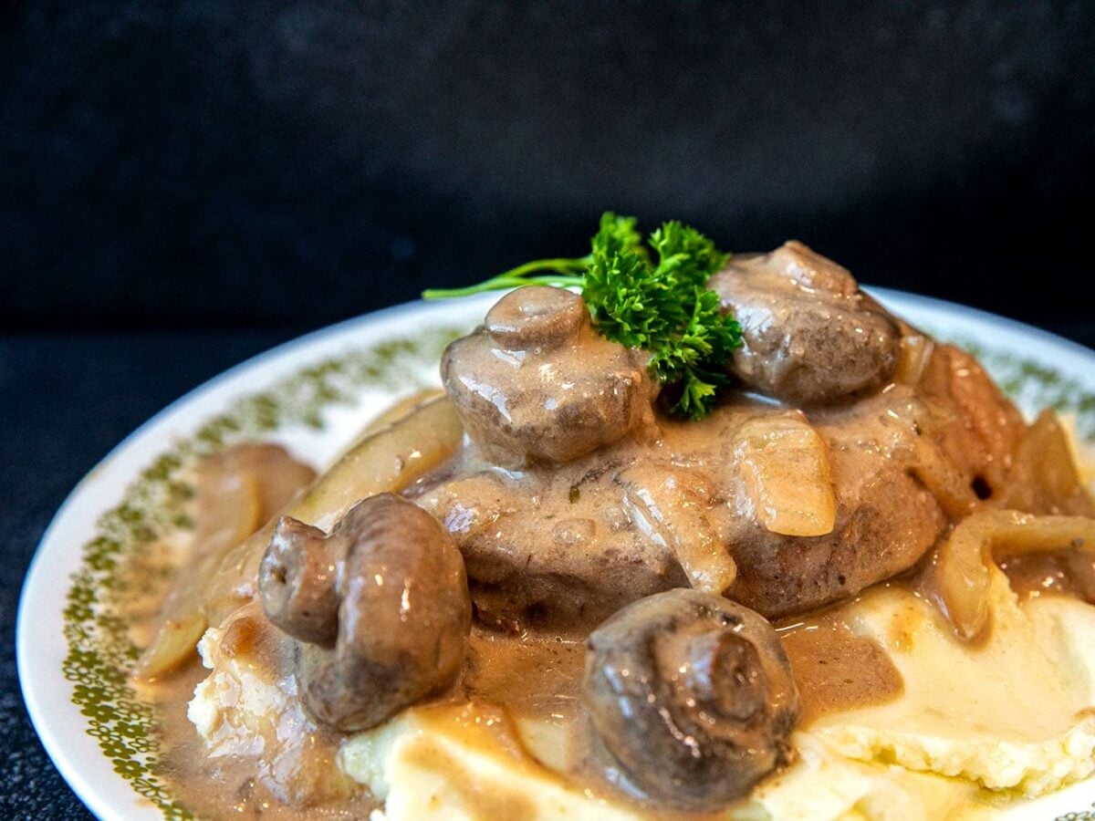 Creamy mushroom round steak with gravy