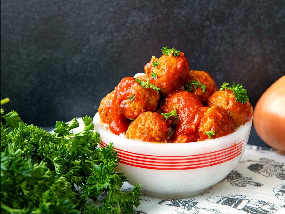 Slow cooker frozen meatballs in marinara sauce